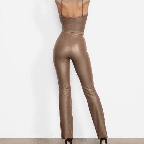 NWT SKIMS FAUX LEATHER SEAMED BOOT CUT PANTS IN JASPER - Picture 3 of 7